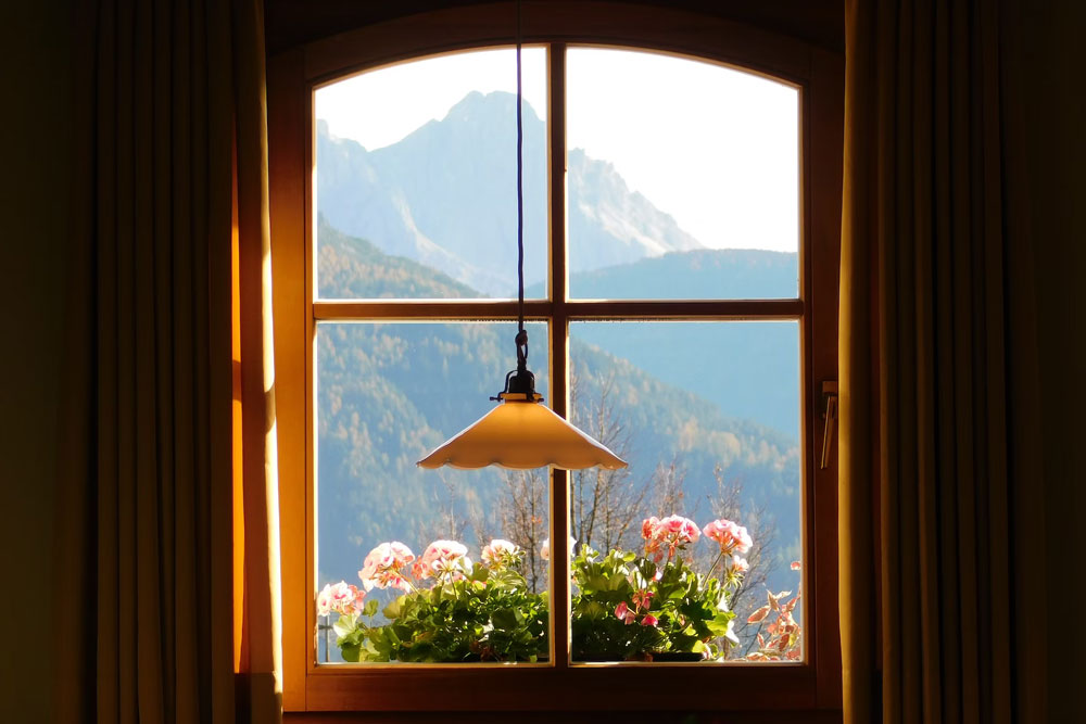 What are the Pros and Cons of Fiberglass Replacement Windows?